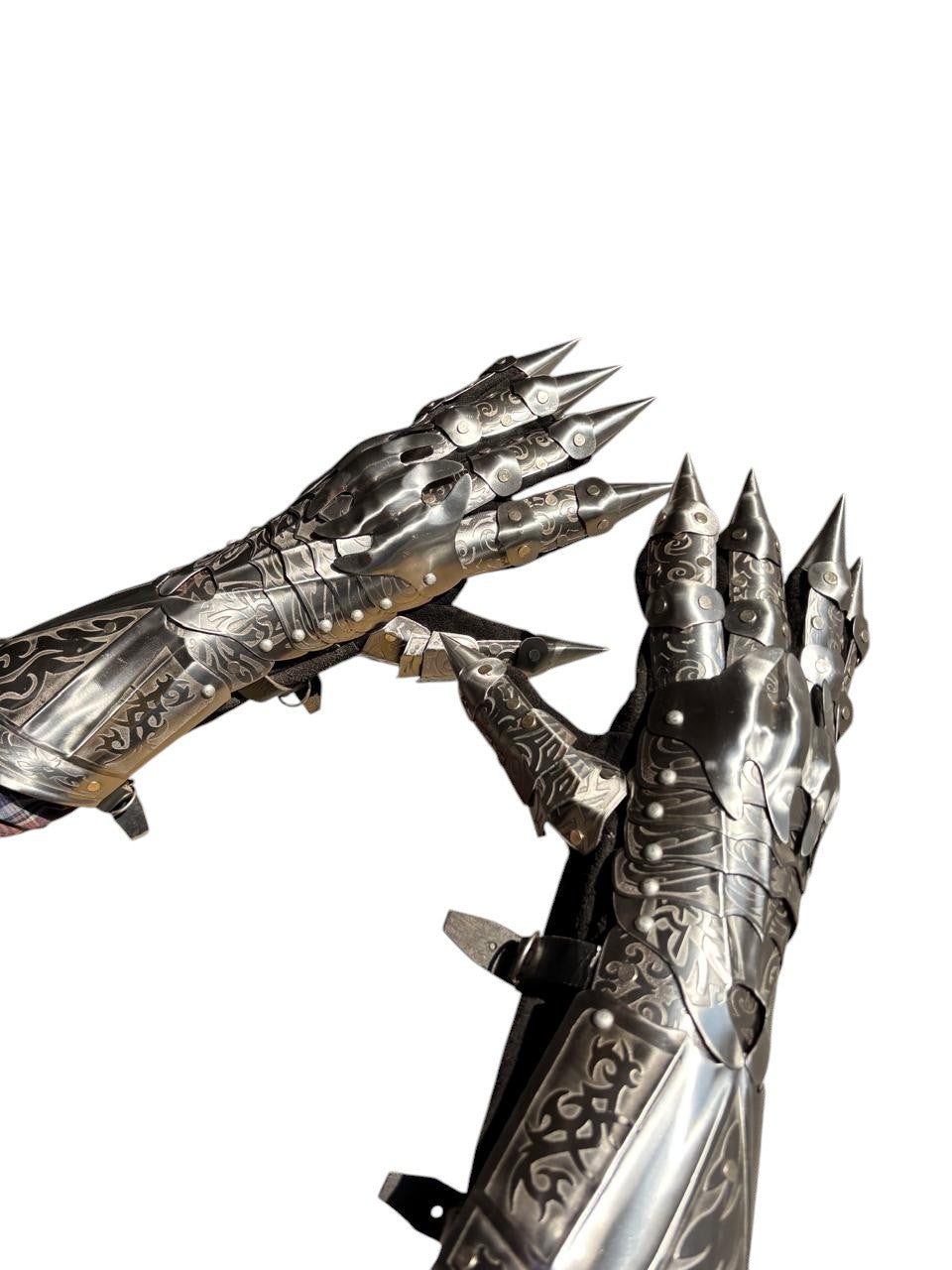 nazgul handschuhe kaufen LOTR Nazgûl Hand Gauntlet – Steel Armored Gloves of the Dark Riders – Young Artisan